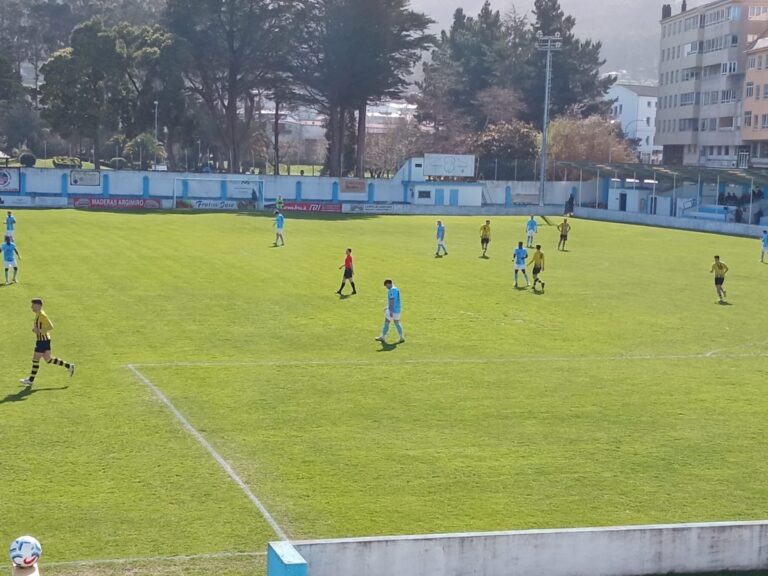 El Racing C. Villalbés y el Marino Luanco no encuentran el gol y se  reparten los puntos (0-0)