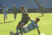 Entrada de Yoel Lago (Celta Fortuna) sobre un jugador del CD Arenteiro