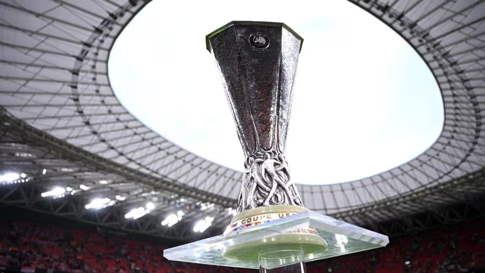 El trofeo de la UEFA Europa League expuesto antes de la final de la temporada pasada UEFA via Getty Images